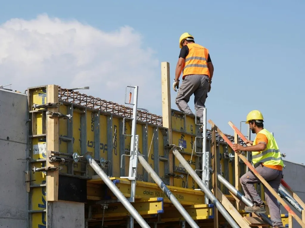 A Class Builders crew Hollywood FL
